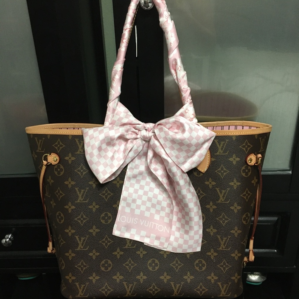 One long silk pink Louis Vuitton Bandeau.
